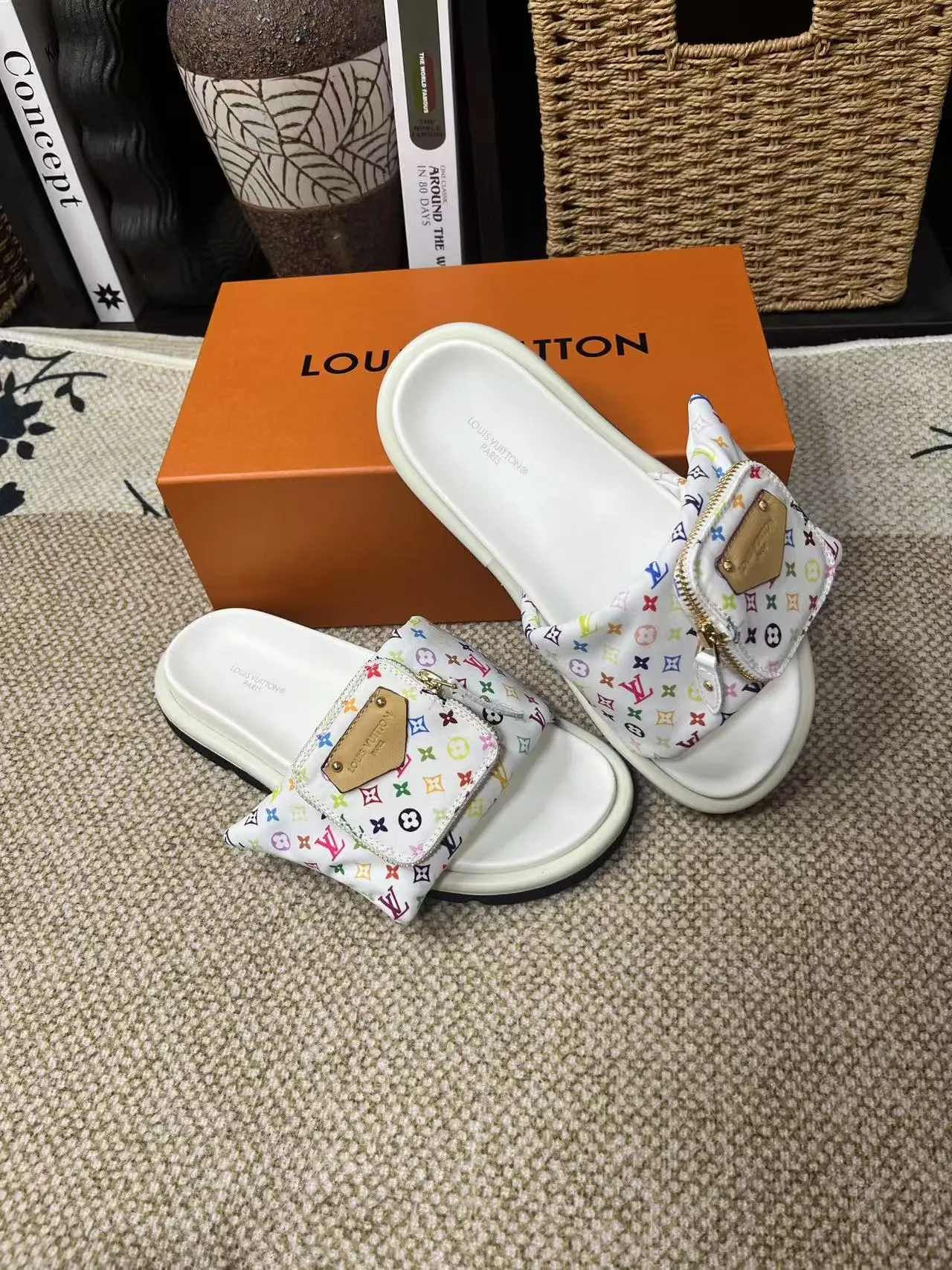 P380 yuan LV Louis Vuitton Full of high-end feel! A popular model among bloggers at home and abroad, it’s retro and fashionable, and looks stunning on your feet! Mainly recommended model on the official website★ ━━━━━ ЅᏇєєt ━━━━━ ▪️Upper: original calfskin ➕5D printing process ▪️Inner: imported mixed sheepskin ▪️Outsole: original molded foam outsole ▪️Size: Female 35-40 Men's 39-44 (women's 41 men's 45)